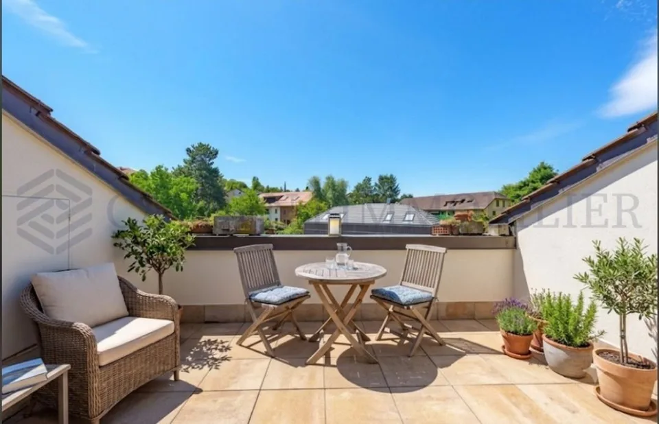 Exclusivité ! Grand 7 pièces duplex en attique - Avantage Casatax