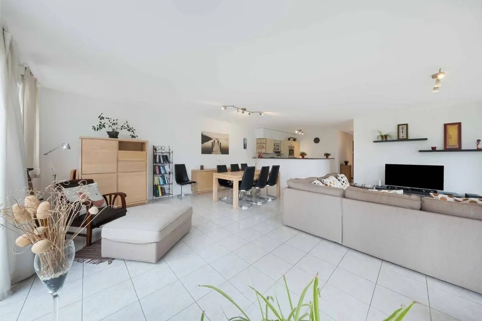 Wohnung mit 4.5 Zimmern, fünf Minuten zu Fuß vom Seeufer entfernt