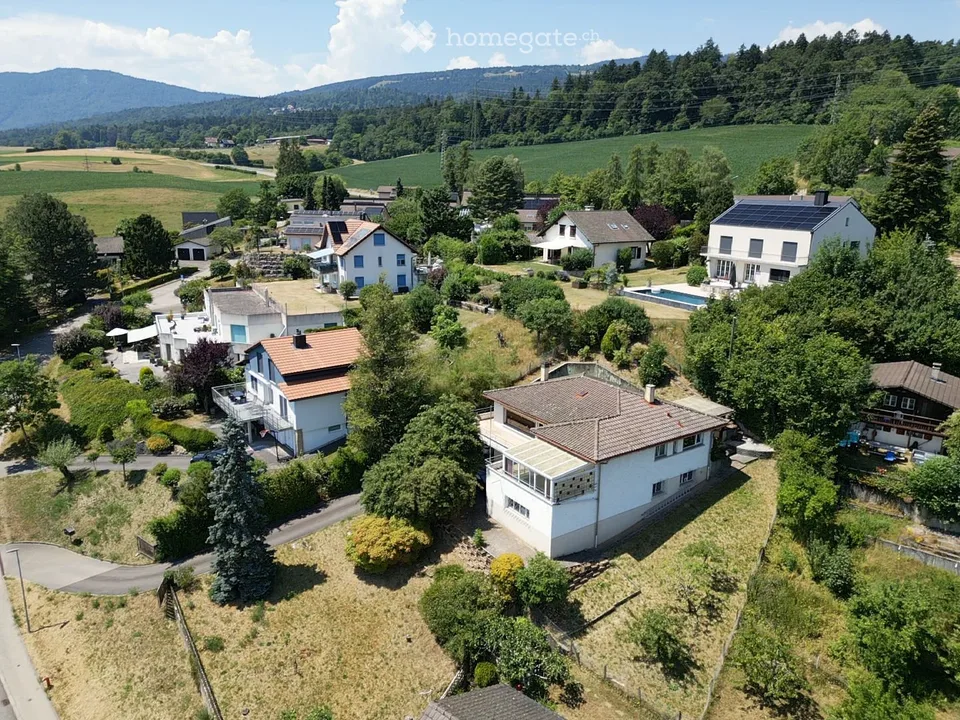 Charmannte Villa in Corcelles NE mit Blick auf den See und die Alpen
