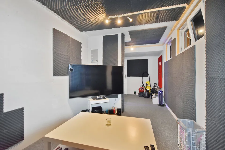 Appartement-maisonnette attractif de 5,5 pièces avec jardin, salle de loisirs et 3 places de parking souterraines – photo 25 sur 28
