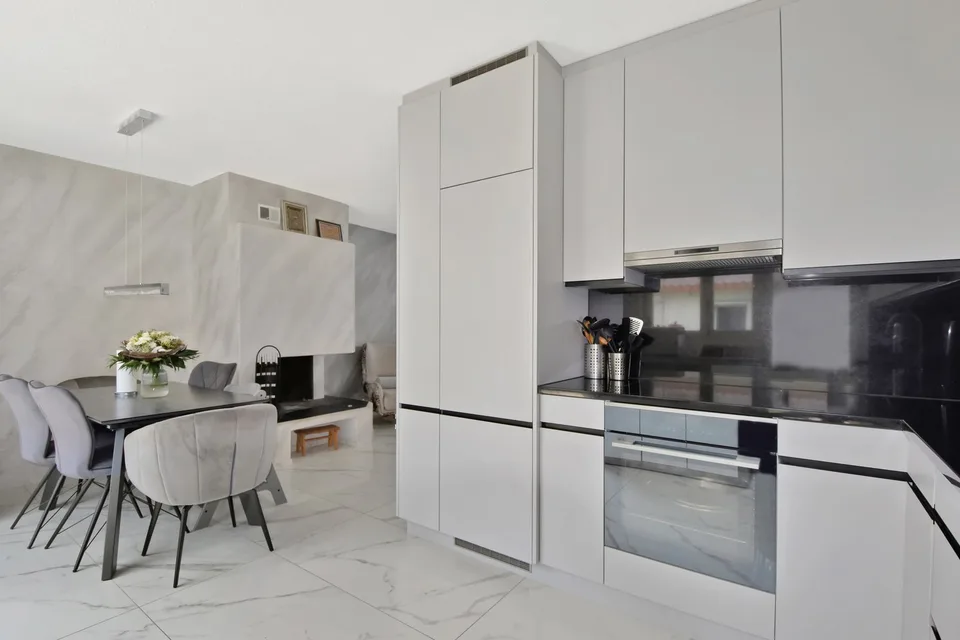 Appartement-maisonnette attractif de 5,5 pièces avec jardin, salle de loisirs et 3 places de parking souterraines – photo 7 sur 28