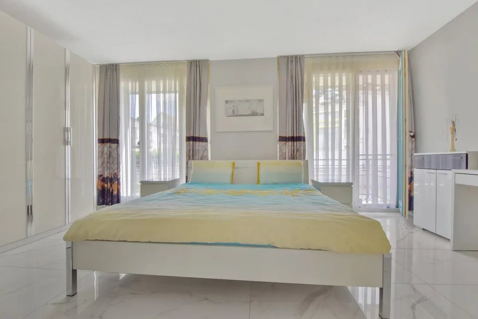Appartement-maisonnette attractif de 5,5 pièces avec jardin, salle de loisirs et 3 places de parking souterraines – photo 11 sur 28