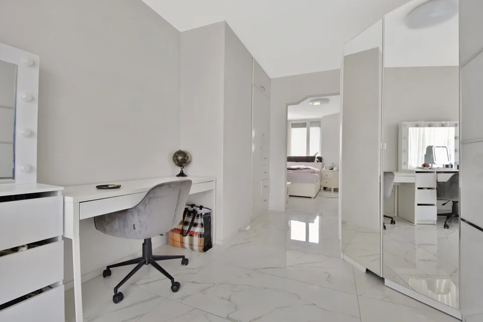 Appartement-maisonnette attractif de 5,5 pièces avec jardin, salle de loisirs et 3 places de parking souterraines – photo 12 sur 28