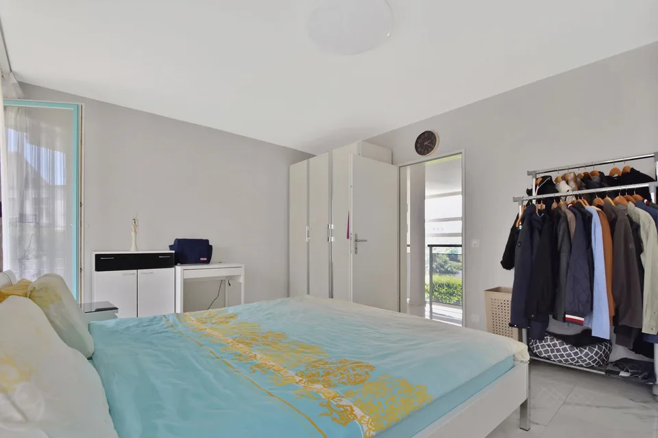 Appartement-maisonnette attractif de 5,5 pièces avec jardin, salle de loisirs et 3 places de parking souterraines – photo 10 sur 28