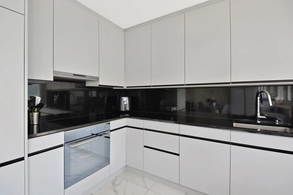Appartement-maisonnette attractif de 5,5 pièces avec jardin, salle de loisirs et 3 places de parking souterraines – photo 8 sur 28