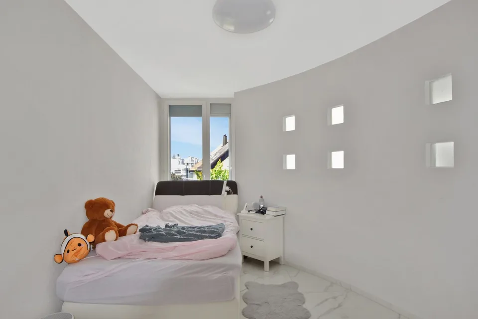 Appartement-maisonnette attractif de 5,5 pièces avec jardin, salle de loisirs et 3 places de parking souterraines – photo 14 sur 28