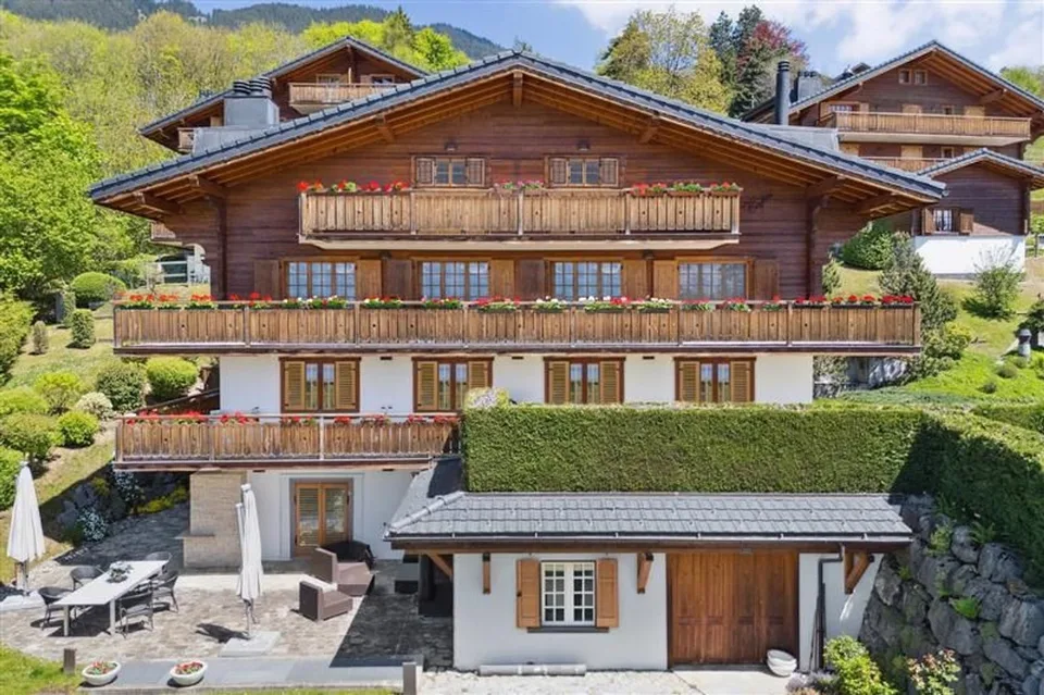 Chalet d'exception de 15 pièces, ascenseur et vue panoramique!