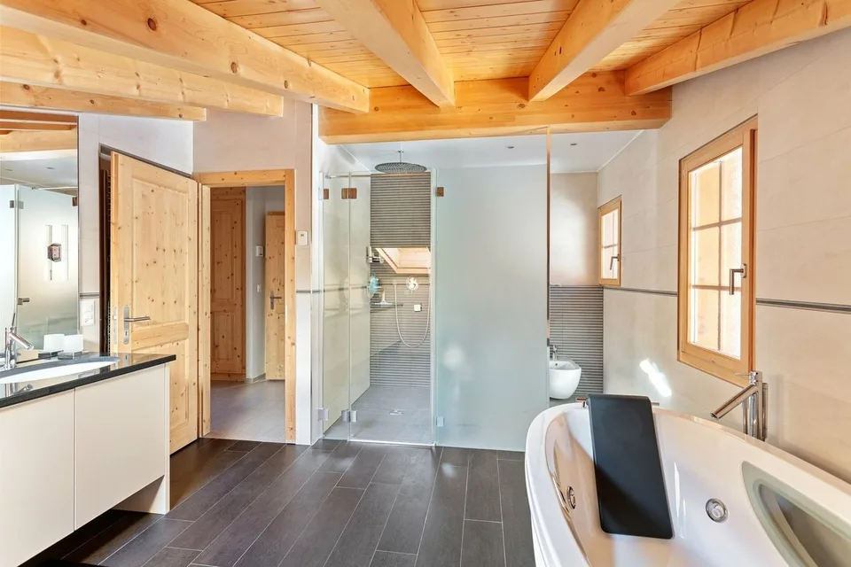 Chalet der Superlative mit 15 Räumen, Aufzug und Panoramablick! – Foto 13 von 13