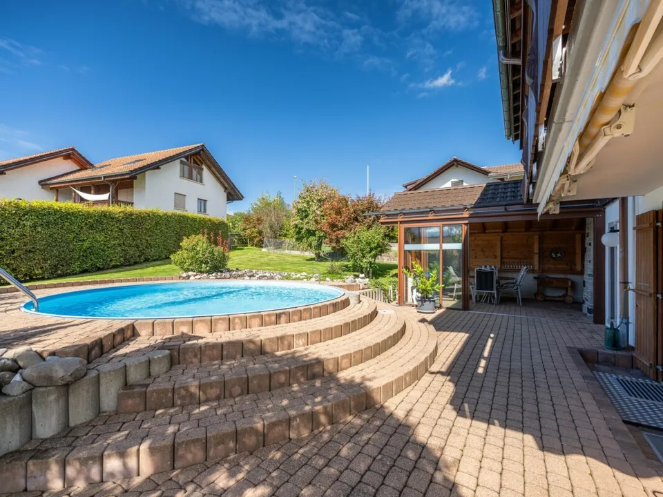Ampio Chalet con Piscina & Vista sulle Alpi Bernesi a Riggisberg