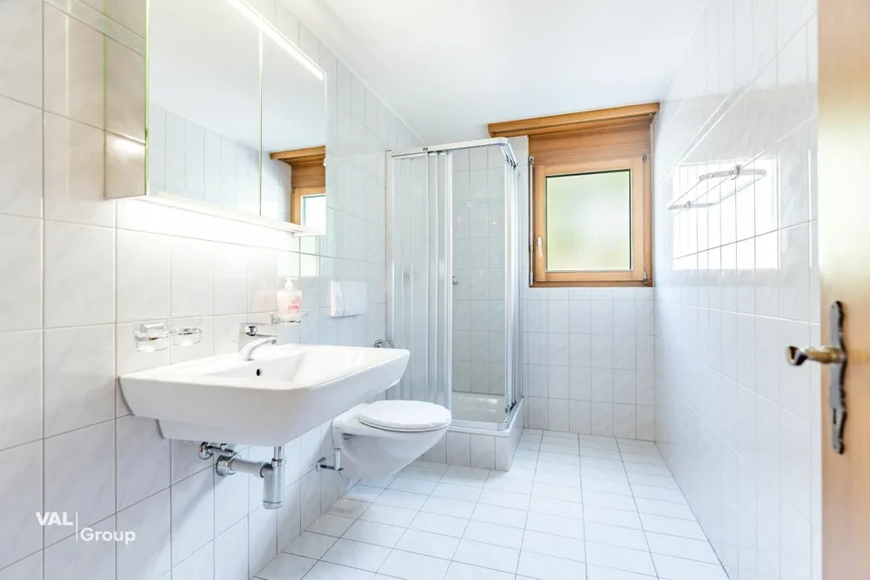 Appartamento elegantemente ristrutturato di 4,5 locali in una posizione tranquilla a Raron – foto 8 di 16