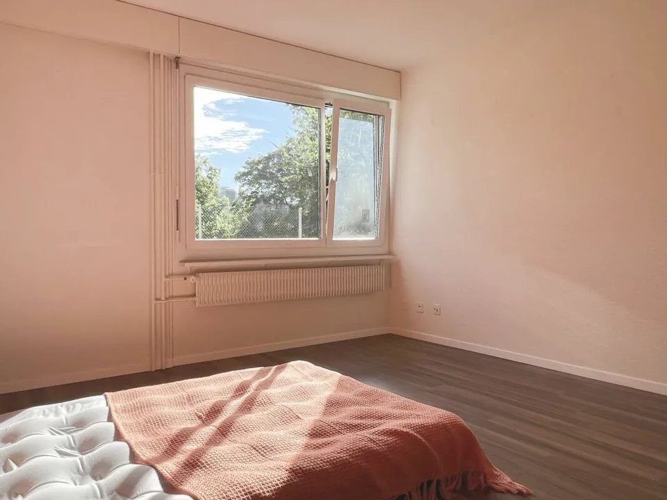 Sonnige 3.5-Zimmer-Eigentumswohnung mit Balkon, Keller und Einstellhallenplatz – Foto 11 von 24