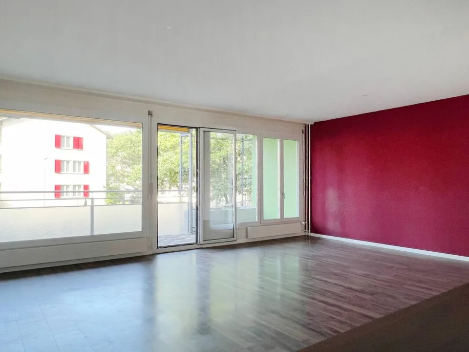 Sonnige 3.5-Zimmer-Eigentumswohnung mit Balkon, Keller und Einstellhallenplatz – Foto 7 von 24