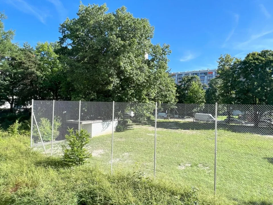 Sonnige 3.5-Zimmer-Eigentumswohnung mit Balkon, Keller und Einstellhallenplatz – Foto 23 von 24
