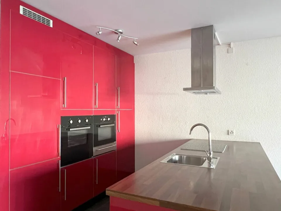 Sonnige 3.5-Zimmer-Eigentumswohnung mit Balkon, Keller und Einstellhallenplatz