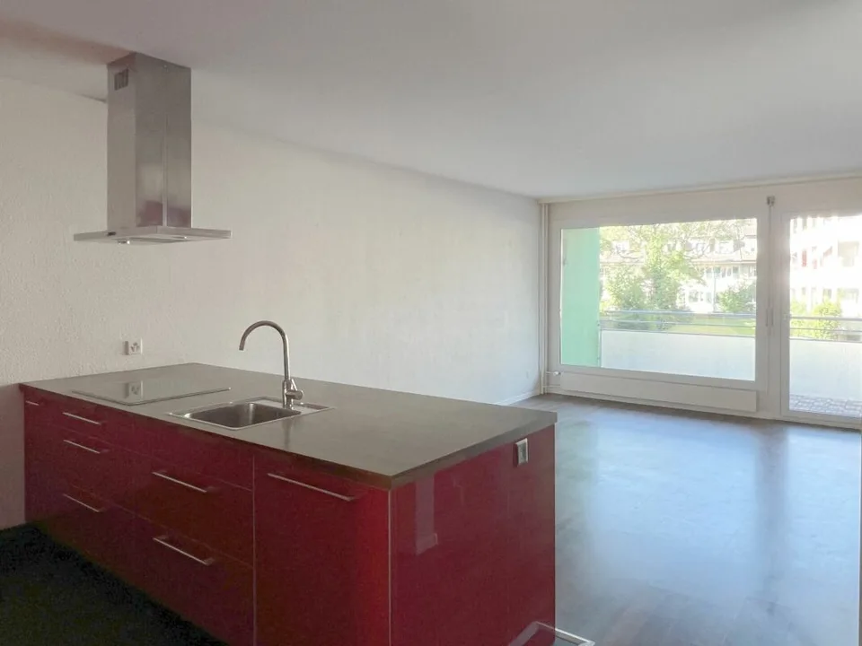 Sonnige 3.5-Zimmer-Eigentumswohnung mit Balkon, Keller und Einstellhallenplatz