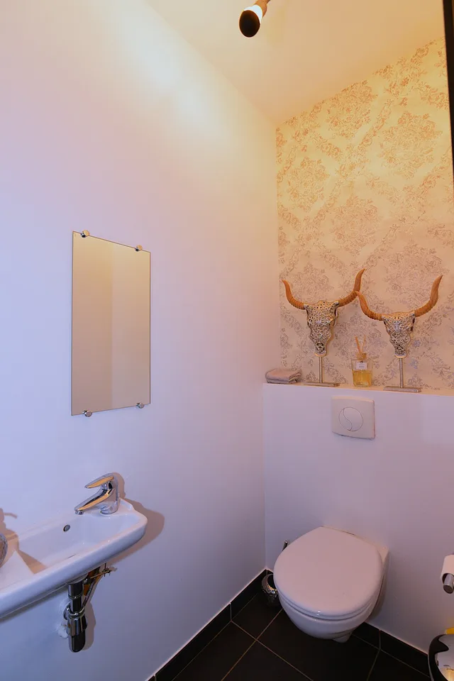 Villa di architetto moderna con casa degli ospiti e piscina in una posizione tranquilla, ideale come seconda casa