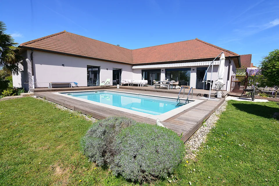 Moderne Architekten Villa mit Gästehaus und Pool in ruhiger Lage,  ideal als Zweitwohnsitz