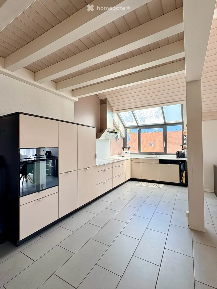 Magnifico Luminoso 4,5 Locali in Duplex nel Centro e nella Quiete di Genolier