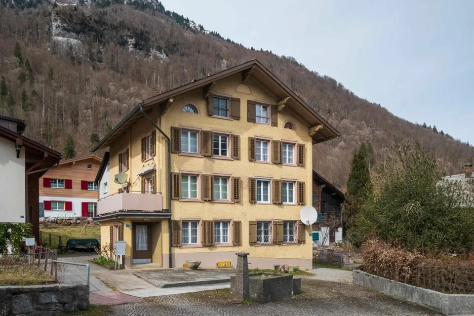 5.5-Zimmer Doppel-Einfamilienhaus in Nidfurn GL