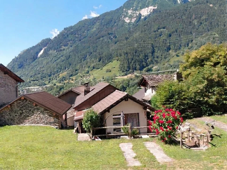 Mesocco, Andergia single-family house with attached rustico