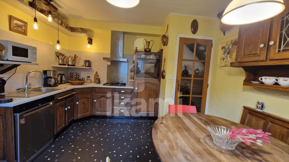 FAVERGES - Familienhaus 284 m², davon 195 m² Wohnfläche, mit 2 015 m² Grundstück