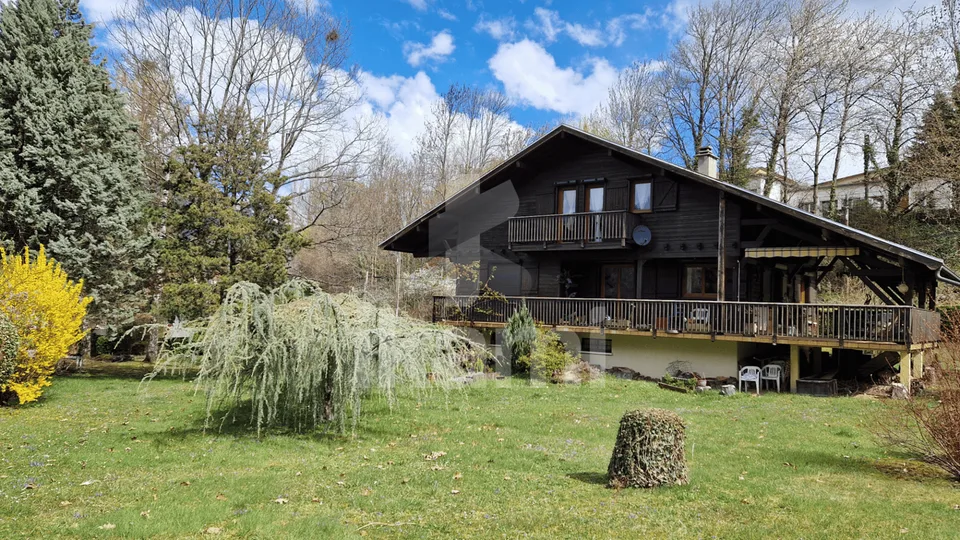 FAVERGES - Familienhaus 284 m², davon 195 m² Wohnfläche, mit 2 015 m² Grundstück