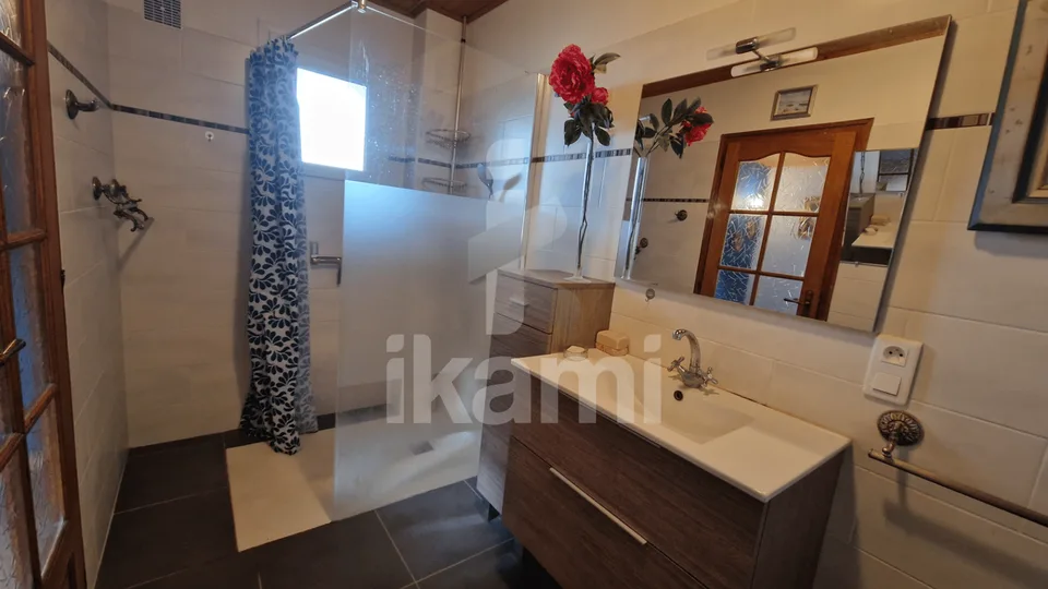 FAVERGES - Familienhaus 284 m², davon 195 m² Wohnfläche, mit einem Grundstück von 2 015 m² – Foto 12 von 13