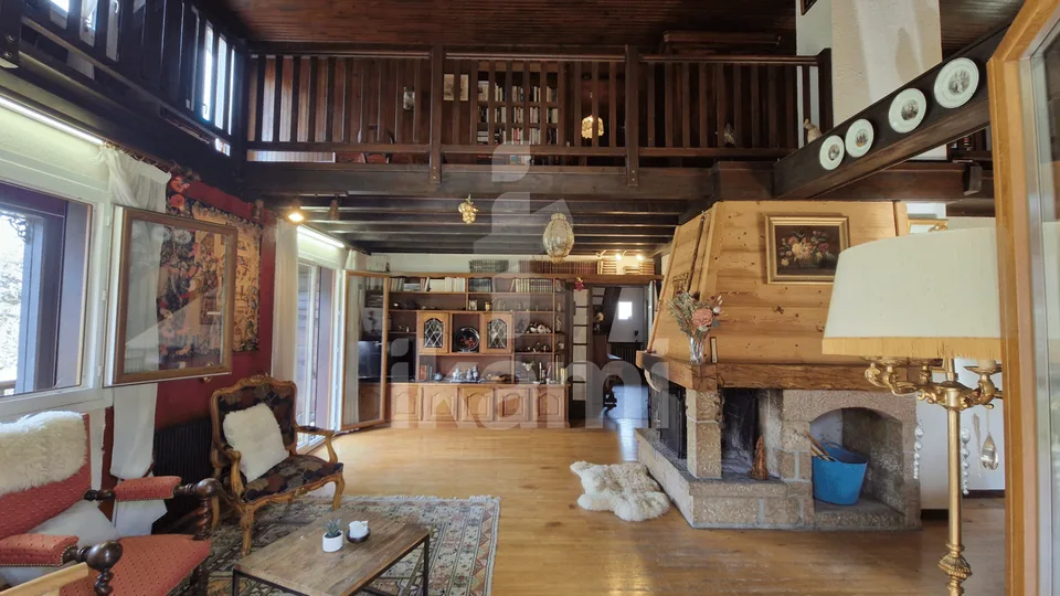 FAVERGES - Familienhaus 284 m², davon 195 m² Wohnfläche, mit einem Grundstück von 2 015 m² – Foto 9 von 13