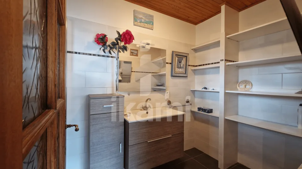 FAVERGES - Familienhaus 284 m², davon 195 m² Wohnfläche, mit einem Grundstück von 2 015 m² – Foto 11 von 13