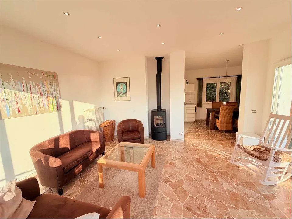 Schönes Zweifamilienhaus in einer ruhigen und sonnigen Lage