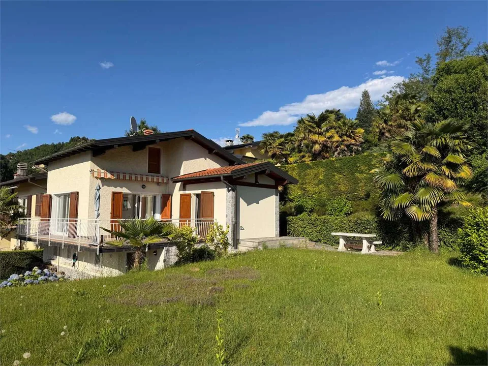 Bellissima casa bifamiliare in una posizione tranquilla e soleggiata c