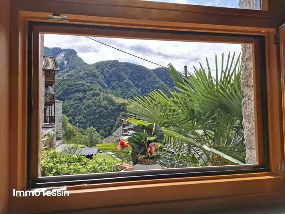 Sehr gemütliches Rustico mit Loggia und Garten an ruhiger und sonniger Bergsichtlage