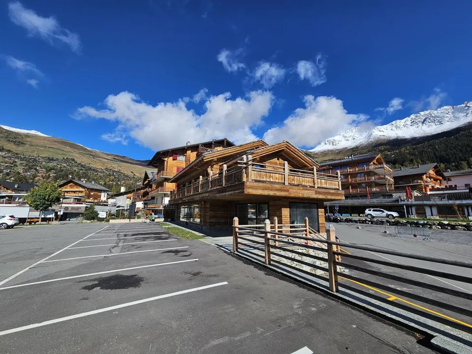 Au cur de Verbier, place centrale - Superbe immeuble mixte