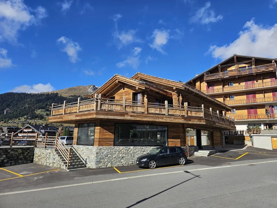 Nel cuore di Verbier, posizione centrale - Superbo edificio misto