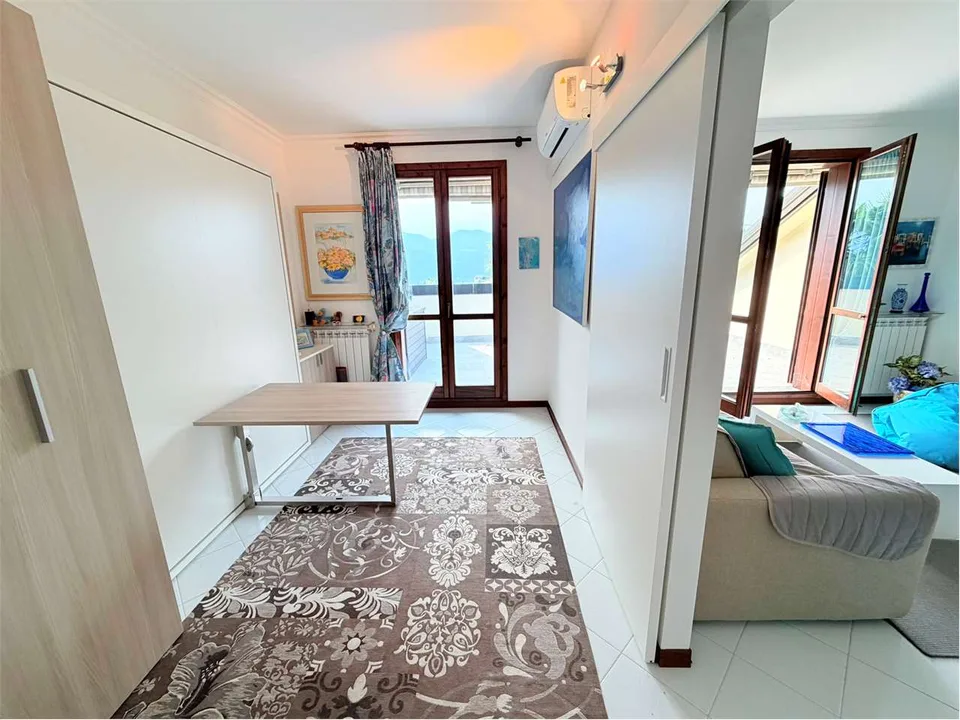 Bellissimo appartamento con piscina e stupenda vista lago – foto 11 di 13