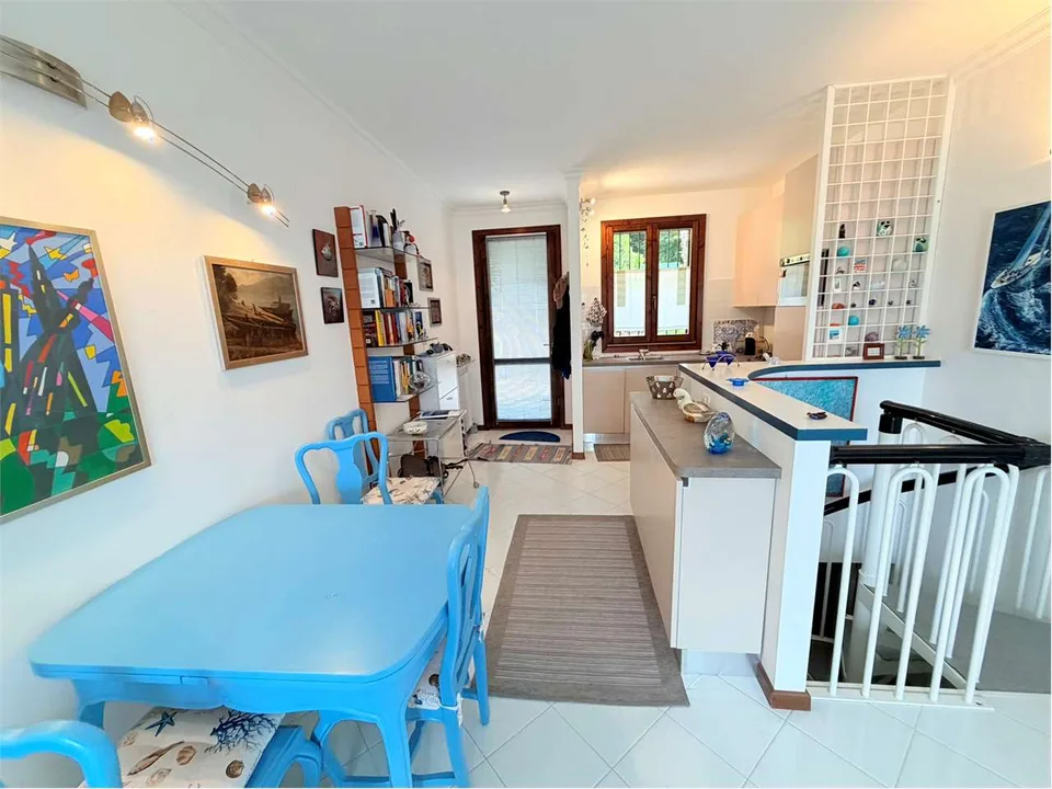 Bellissimo appartamento con piscina e stupenda vista lago – foto 8 di 13