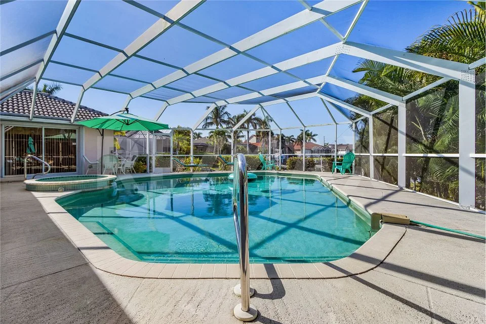 Florida-Traumhaus mit Meerzugang  Schweizer Chancen direkt am Wasser!