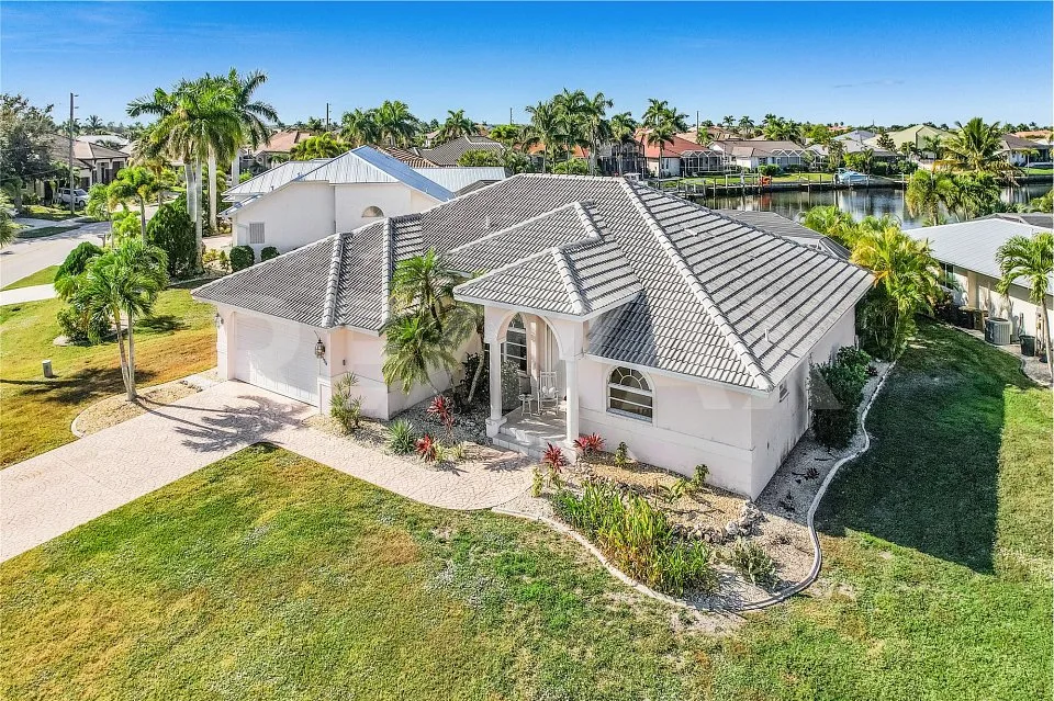 Florida-Traumhaus mit Meerzugang  Schweizer Chancen direkt am Wasser!