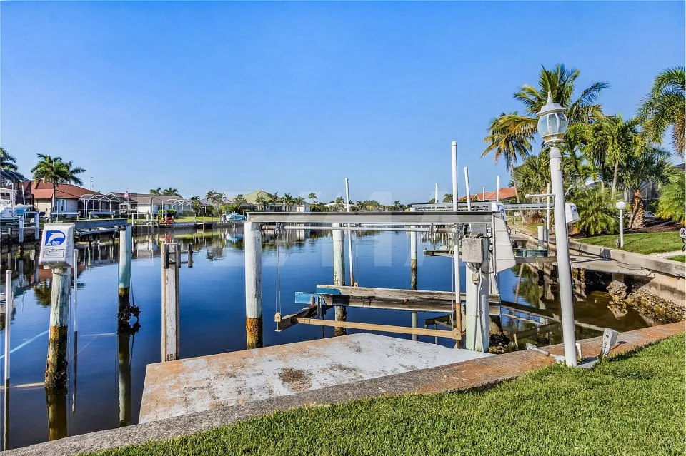 Florida-Traumhaus mit Meerzugang  Schweizer Chancen direkt am Wasser!