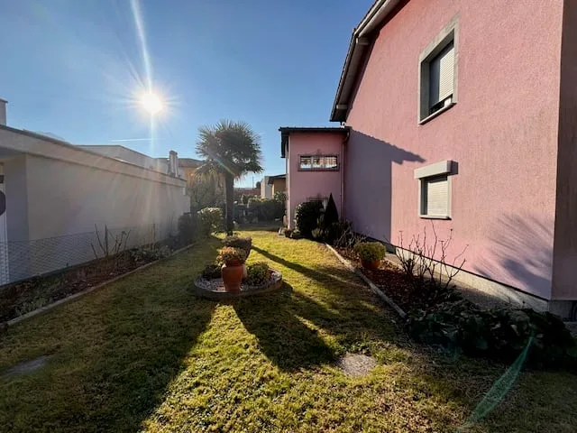 Zweifamilienhaus mit genehmigtem Projekt für Aufstockung eines Stockwerks – Foto 6 von 7
