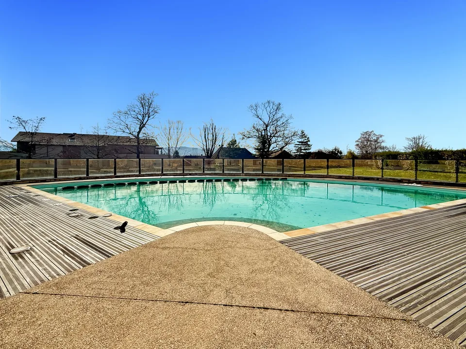 Charming 2-room apartment with balcony and pool in Prévessin-Moëns
