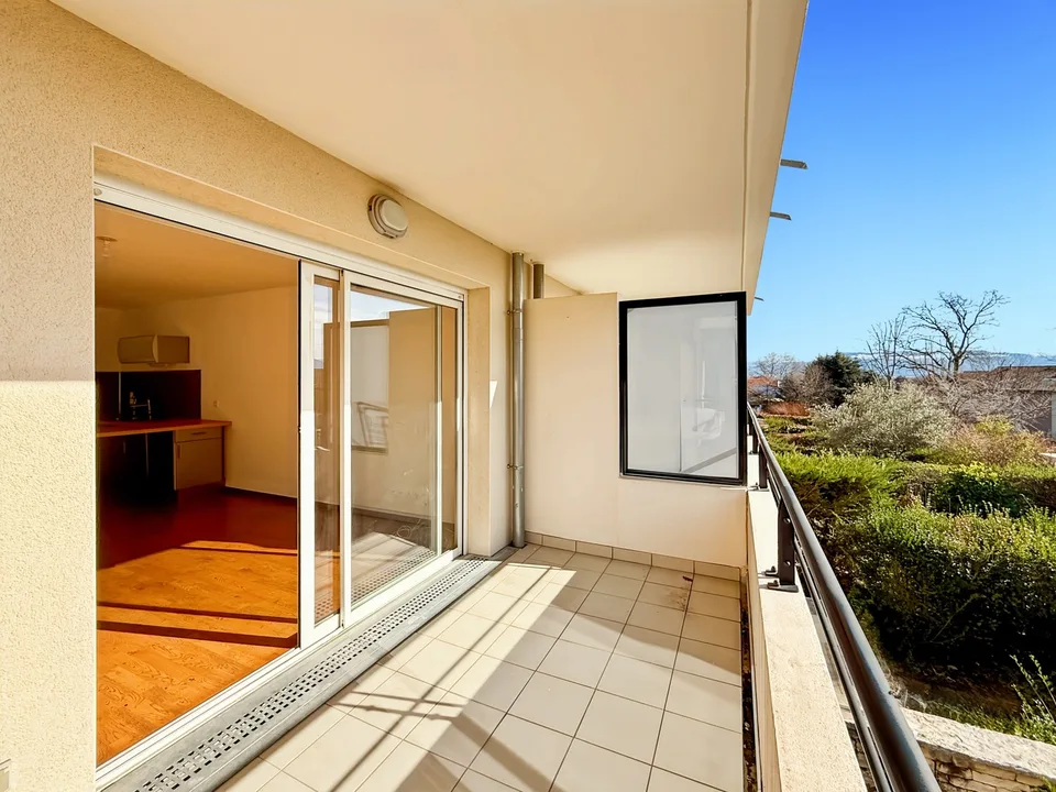 Charmant appartement de 2 pièces avec balcon et piscine à Prévessin-Moëns