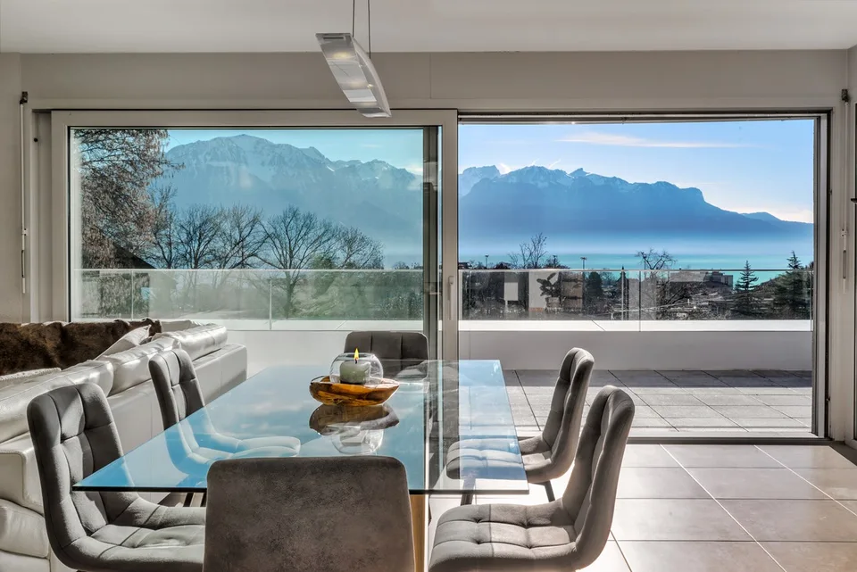 Appartement de 5.5 pièces en attique et en duplex avec vue panoramique sur le lac à vendre à Montreux