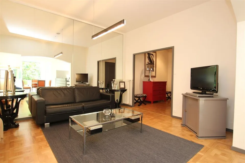 Ein Garten im Stadtzentrum | Nahe internationale Schule und Bertrand-Park | 2 Apartments