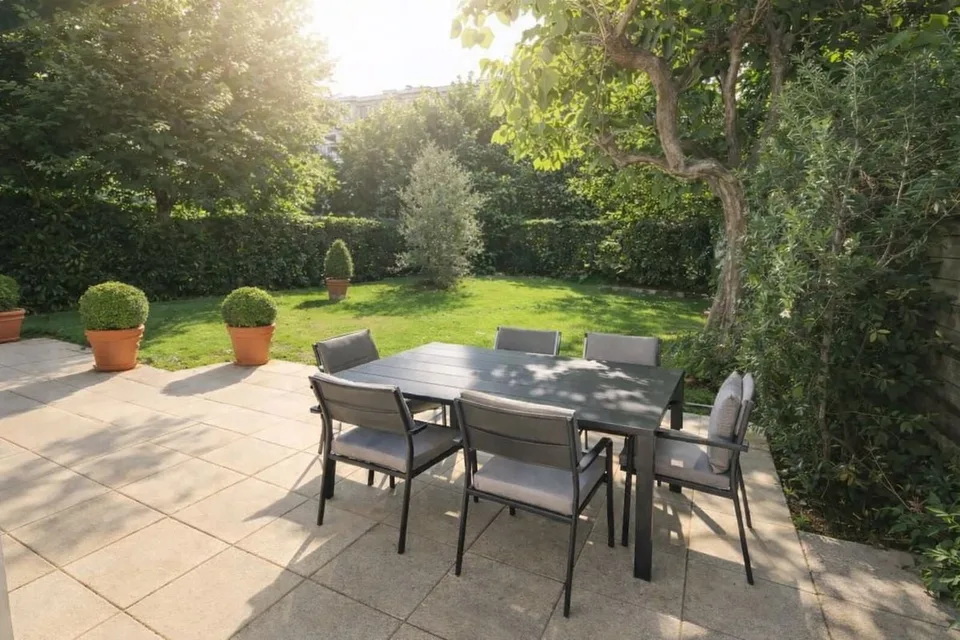 UN JARDIN AU CETRE VILLE | PROCHE ECOLE INTERNATIONALE ET PARC BERTRAND | 2 APPARTEMENTS