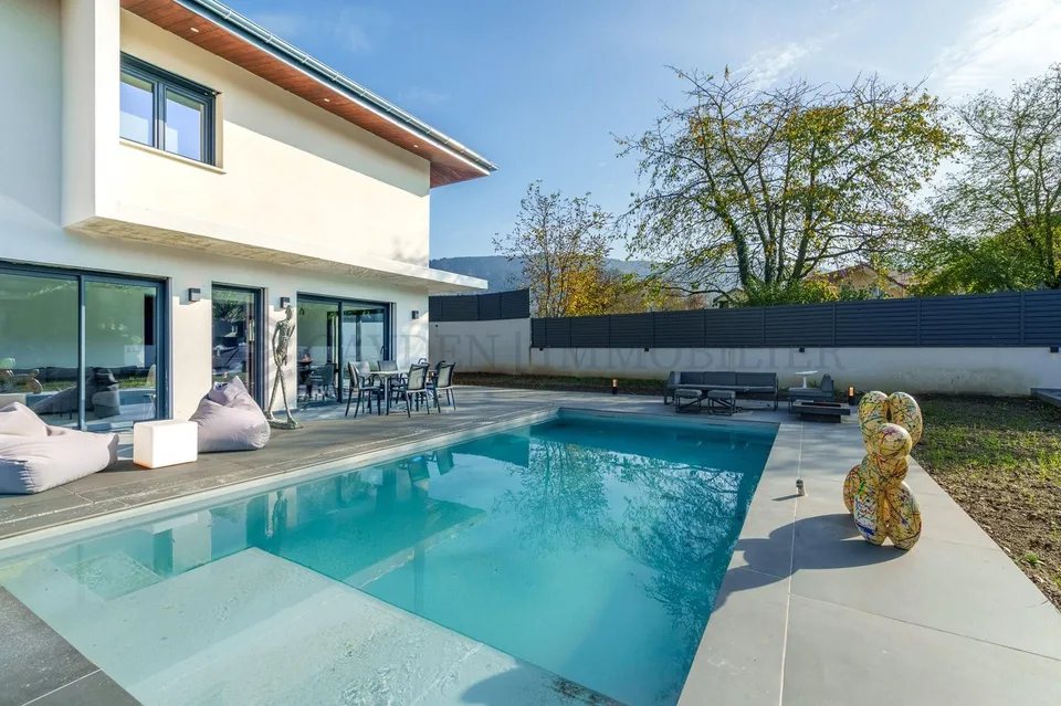 France voisine, Villa neuve individuelle avec piscine