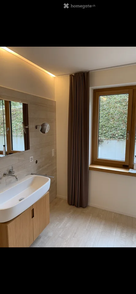 Vendu privément au Rosenberg à St-Gallen appartement de jardin moderne 3.5 pièces dans un environnement similaire à un parc