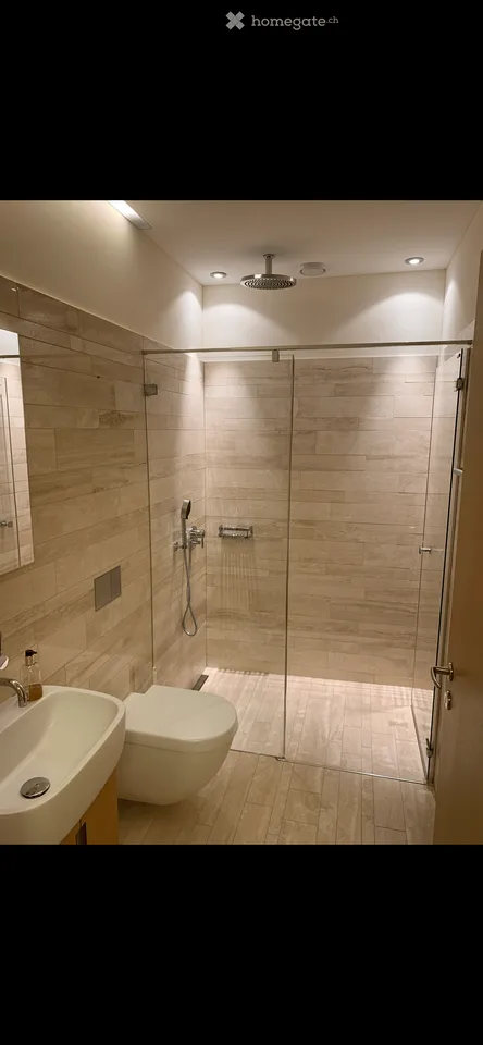 Vendu privément au Rosenberg à St-Gallen appartement de jardin moderne 3.5 pièces dans un environnement similaire à un parc