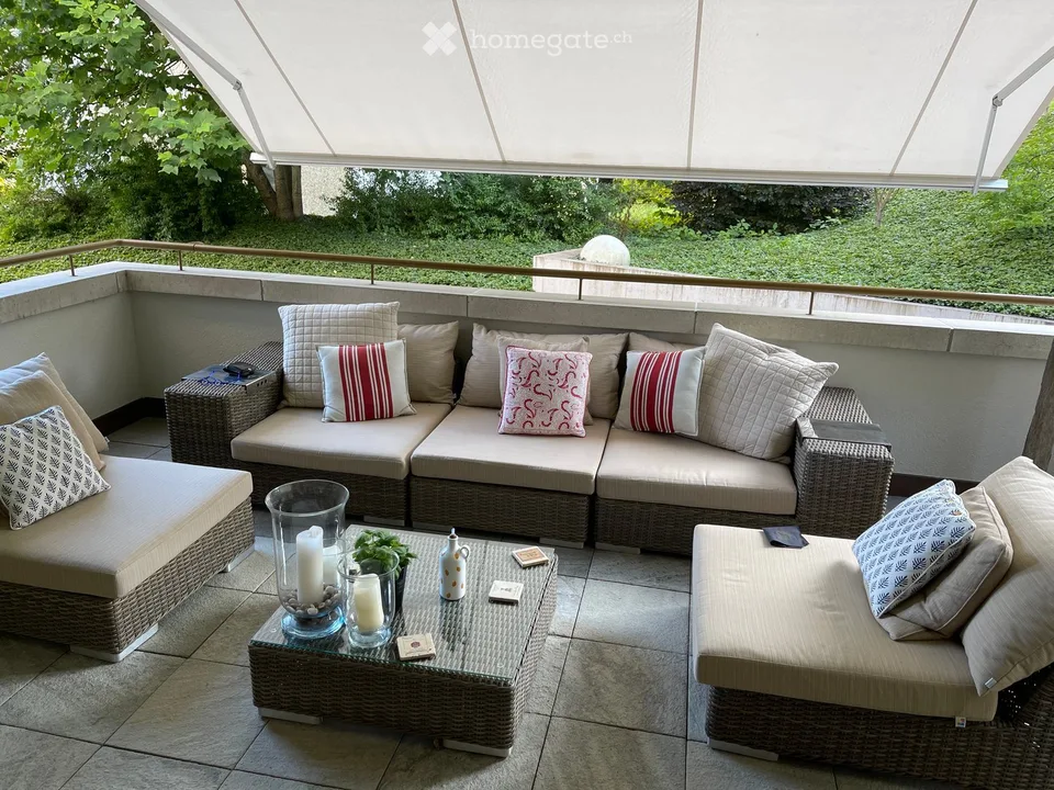 Vendu privément au Rosenberg à St-Gallen appartement de jardin moderne 3.5 pièces dans un environnement similaire à un parc