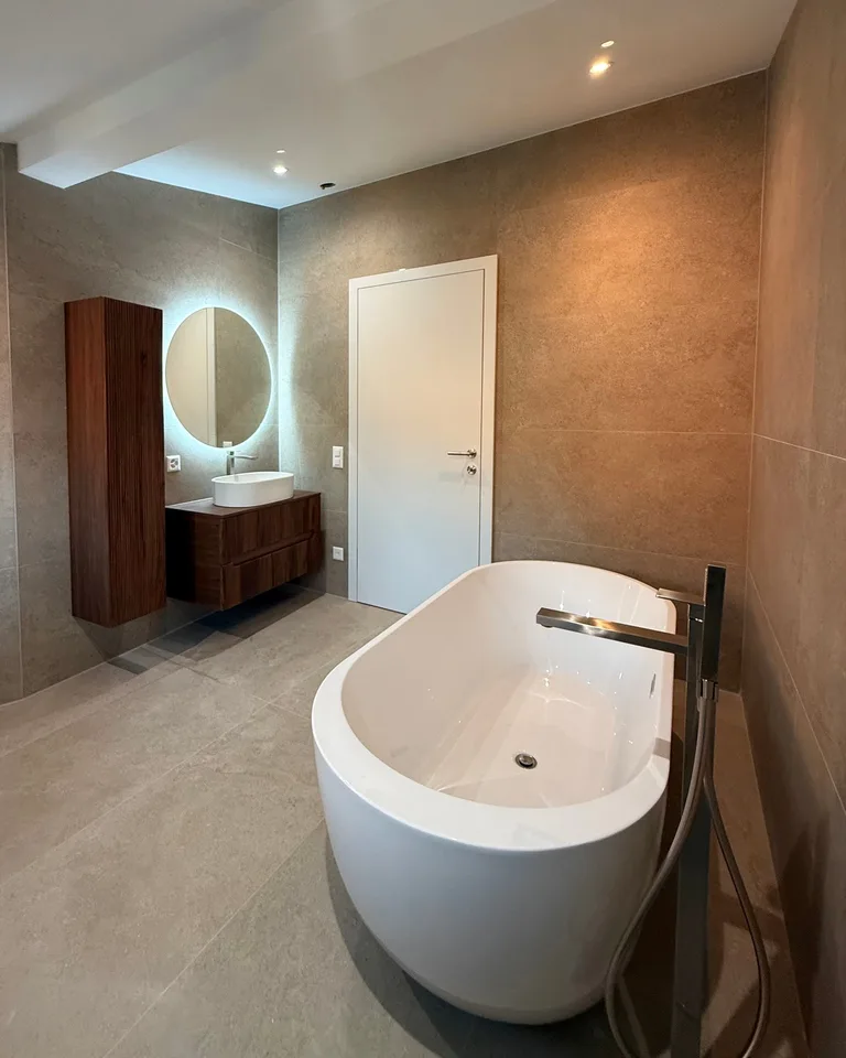 Elegante Villa di 6.5 locali con Vista Panoramica a Lugano – Disponibile Subito – Foto 23 von 27